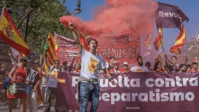 Estalla la guerra entre Vox y Revuelta, la asociación juvenil que nació a su amparo