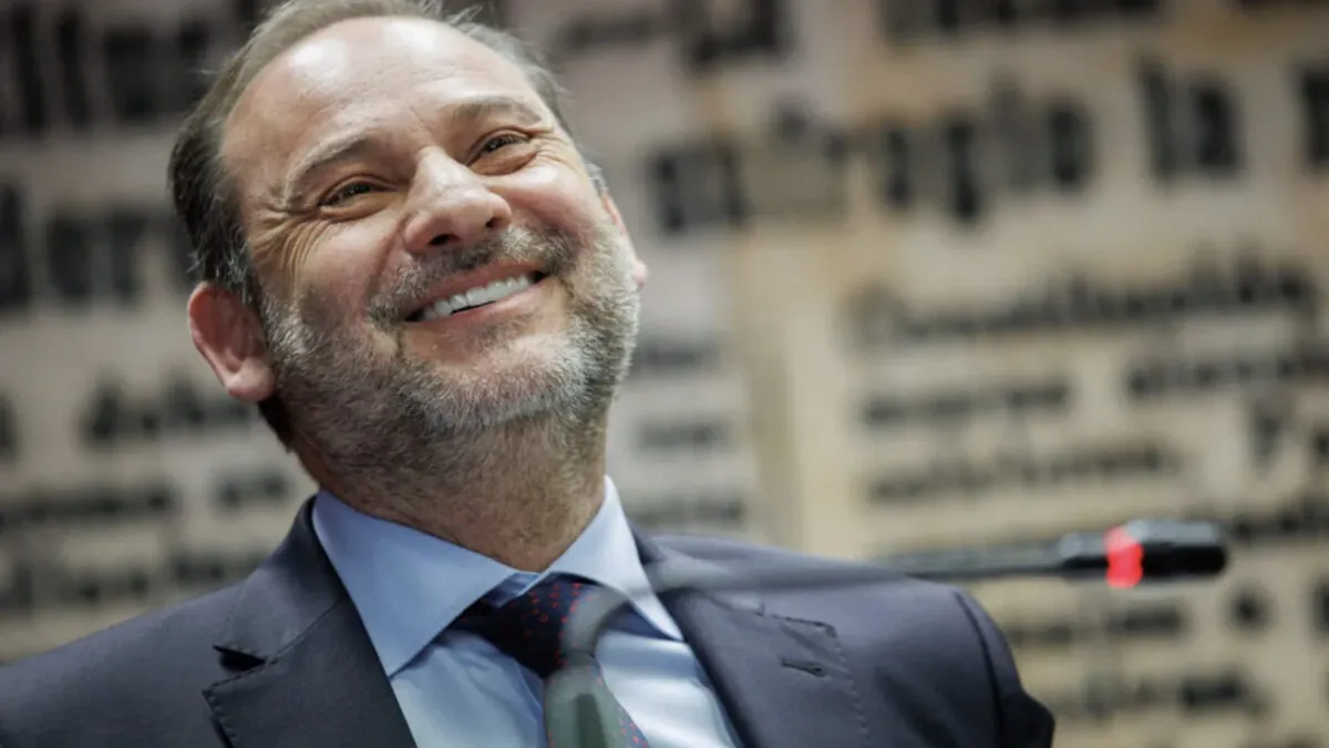 Ábalos se reunió con un ‘trader’ del petróleo en 2019 para iniciarse en el negocio del fuel