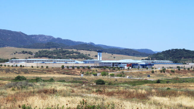 Un preso con 170 expedientes disciplinarios agrede de nuevo en la cárcel de Algeciras