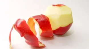 Cáscaras de manzana en el balcón: el ambientador natural que perfumará toda tu casa