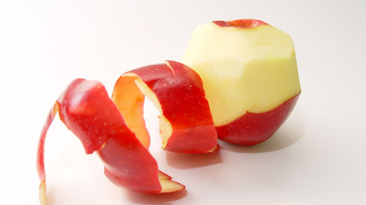 Cáscaras de manzana en el balcón: el ambientador natural que perfumará toda tu casa