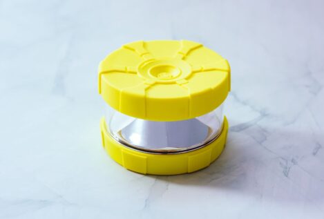 La DGT aclara la polémica de las balizas V16: «Quien no la tenga en enero será sancionado»