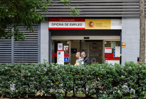 Los mayores de 55 años sufren por vez primera más paro que el resto con empleos precarios