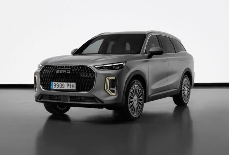 Ebro s900: 425 caballos, siete plazas y un directo a la mandíbula de los SUV prémium