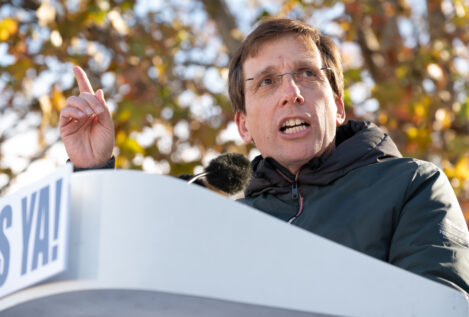 Almeida acusa a los socialistas de ser «autoridades en acoso sexual»