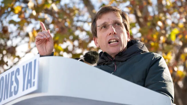 Almeida acusa a los socialistas de ser «autoridades en acoso sexual»