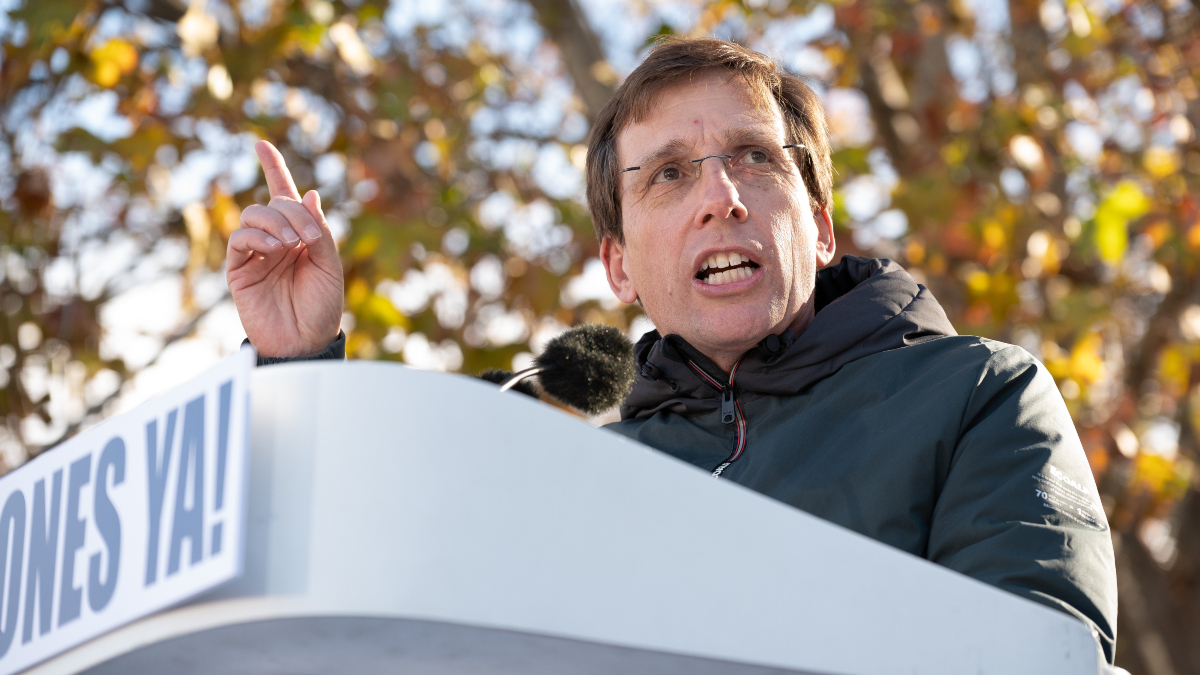 Almeida acusa a los socialistas de ser «autoridades en acoso sexual»