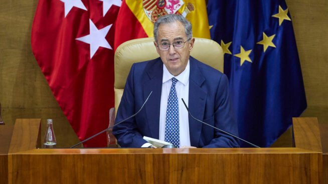 Un diputado del PSOE de Madrid se desvanece en la votación de los Presupuestos de 2026