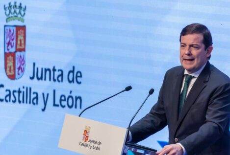 Mañueco ensalza la labor de los periodistas como garantes de la verdad