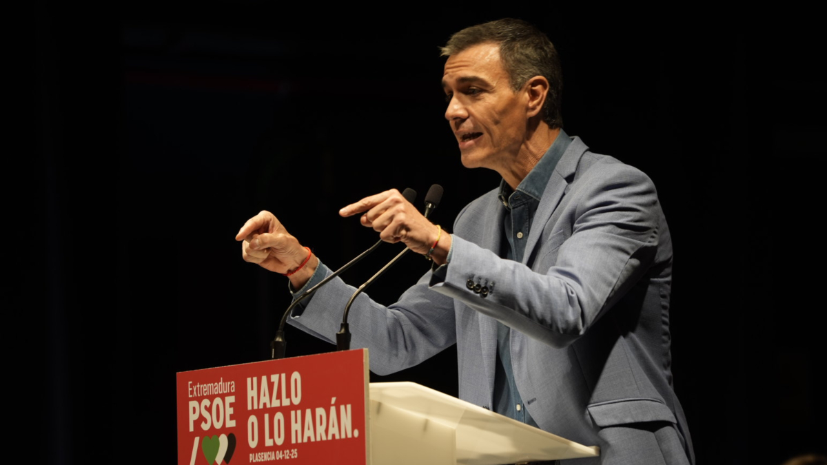 Pedro Sánchez lamenta la muerte de Robe Iniesta: «Nos enseñó a no rendirnos jamás»