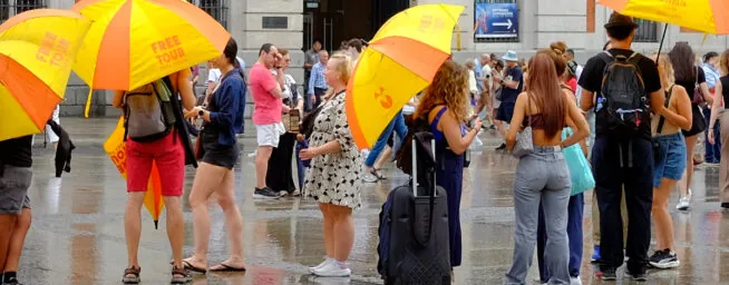El sector turístico augura un verano caliente por el registro de viajeros tras la queja de Bruselas