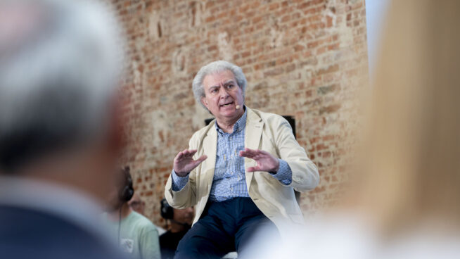 César Antonio Molina: «El totalitarismo no ha desaparecido. Rushdie está vivo de milagro»