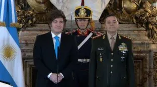 Javier Milei nombra por primera vez en democracia a un militar como ministro