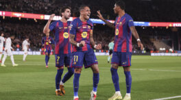 El Barça vence al Osasuna con un doblete de Raphinha y retiene el liderato