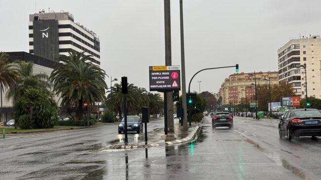 Valencia suspende las clases de este lunes en unos 30 centros por la alerta de lluvias