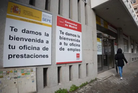 El paro bajó en 18.805 personas en noviembre impulsado por los servicios