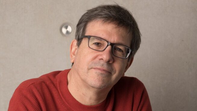 Eduardo Berti canaliza la mitología del fútbol hacia una magnífica novela de perdedores