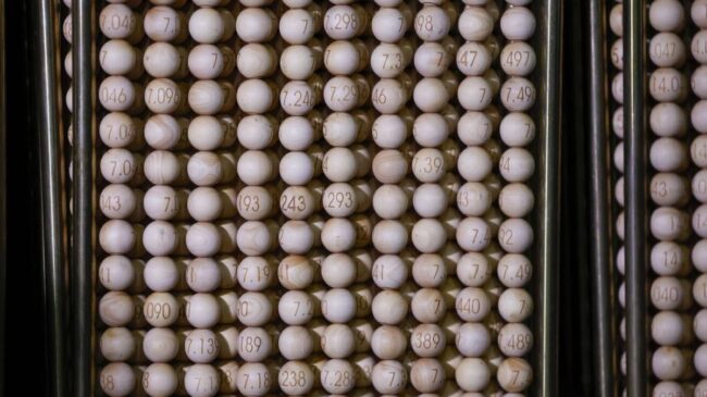 Ganar 'el gordo' es como encontrar un grano concreto de arroz en treinta platos de paella