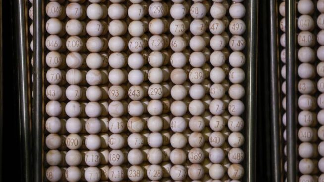 Ganar 'el gordo' es como encontrar un grano concreto de arroz en treinta platos de paella