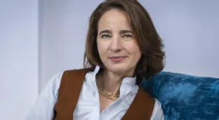 Laurence Debray: «El rey Juan Carlos tiene asumido que va a morir en el extranjero»