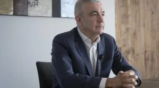 VÍDEO | Entrevista a Luis Garicano: «Plus Ultra es un caso claro de prácticas mafiosas»