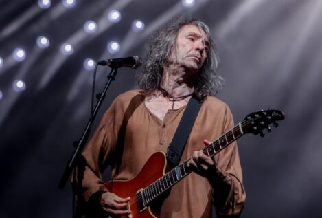 Muere Robe Iniesta, líder de Extremoduro y referente del rock español