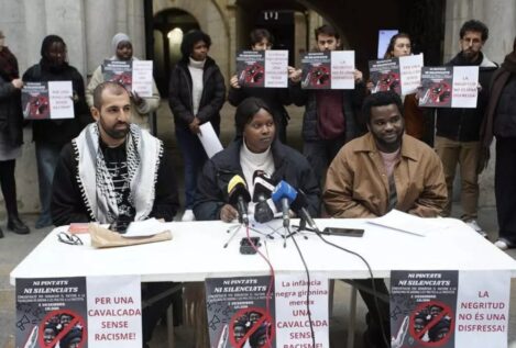 Revuelo en Gerona: acusaciones de racismo por «pintar de negro» el séquito del rey Baltasar