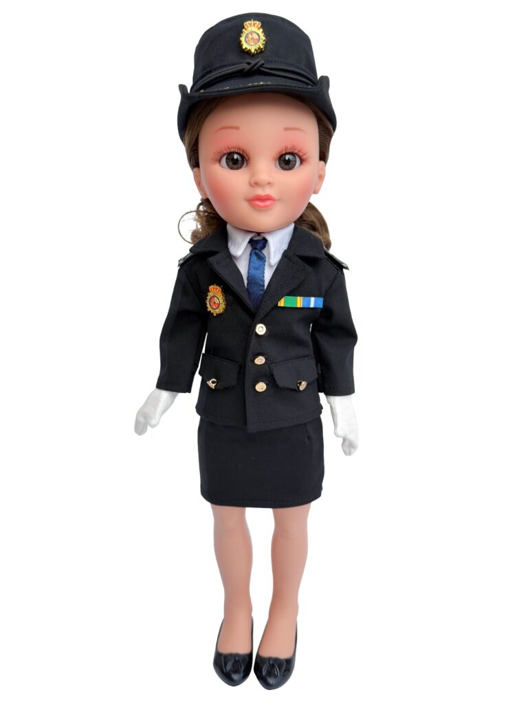 Gala, la muñeca solidaria de la Policía Nacional. Muñeca Policía