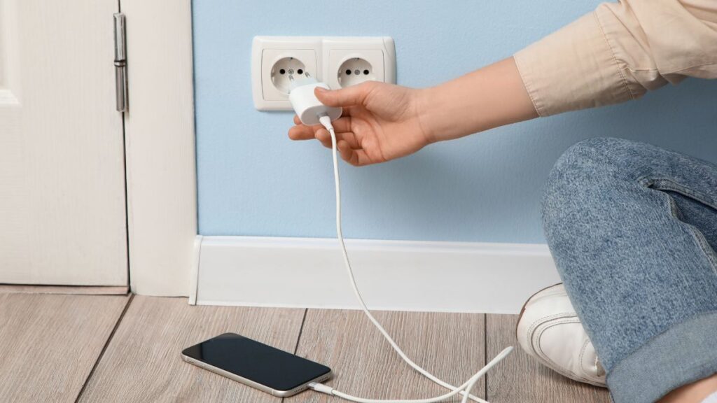 Cargador móvil. Canva