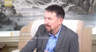 Pekín aplaude a Pablo Iglesias por su apoyo a la industria china del coche eléctrico