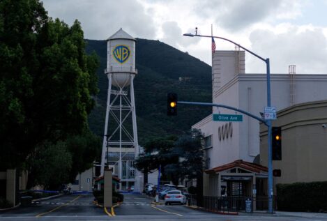 Paramount lanza una opa hostil por Warner Bros tras el acuerdo de compra de Netflix