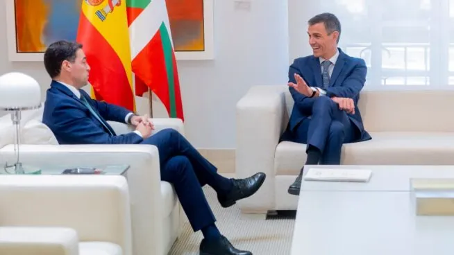 El Gobierno vasco y central pactan un órgano bilateral para la cogestión de los aeropuertos