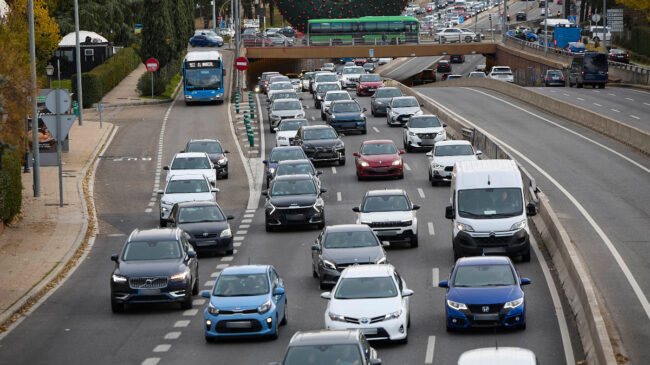 Tráfico lento este Viernes Santo en las salidas de Madrid, Barcelona y las principales capitales