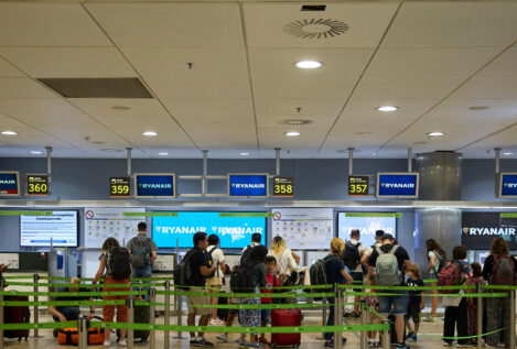 Facua denuncia a Ryanair e Iberia por no atender reclamaciones por correo electrónico