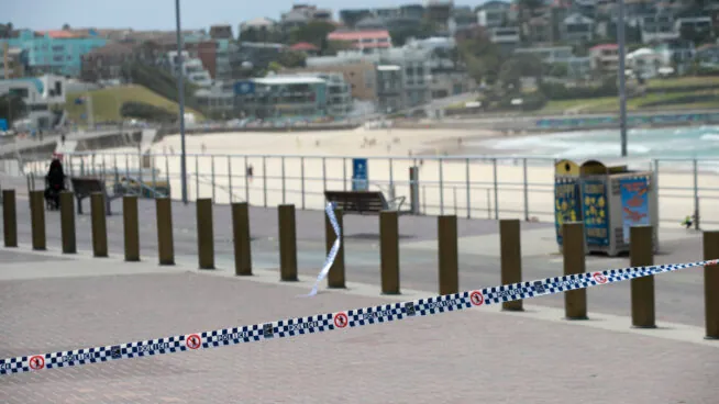Acusado de 59 delitos, incluidos 15 asesinatos, el hombre que asaltó la playa de Sídney
