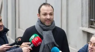 Víctor Ábalos defiende a su padre tras ingresar en prisión y apunta a Sánchez y Begoña Gómez