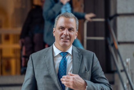 Vox expulsa a Ortega Smith de la Ejecutiva y le sustituye la diputada catalana Júlia Calvet