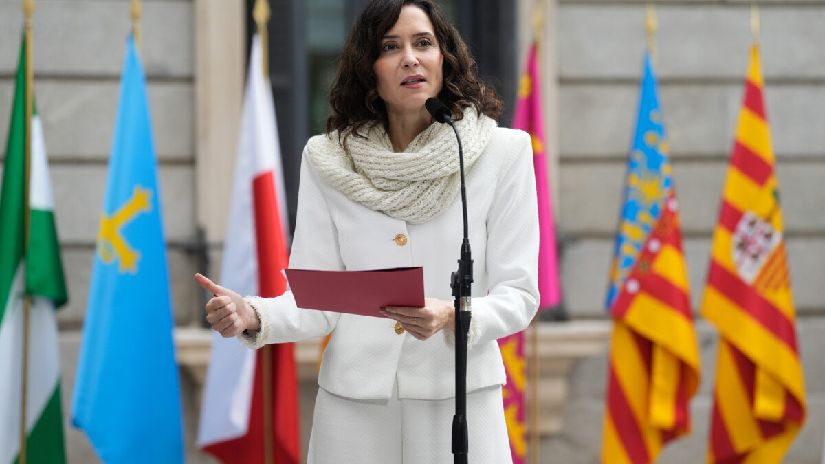 Ayuso acusa al Gobierno de agitar la polémica sanitaria para distraer y pide los audios íntegros