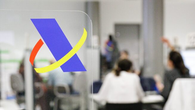 Hacienda caza a 429 falsos residentes fiscales y les obliga a regularizar 131 millones