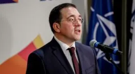 Albares defiende una salida pacífica a la crisis en Venezuela tras anunciar EEUU ataques