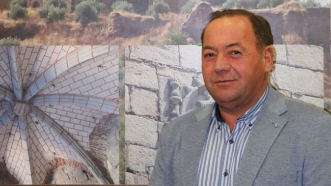 Un alcalde del PSOE, acusado de acosar a una subordinada: «Quieres una comida de almeja»