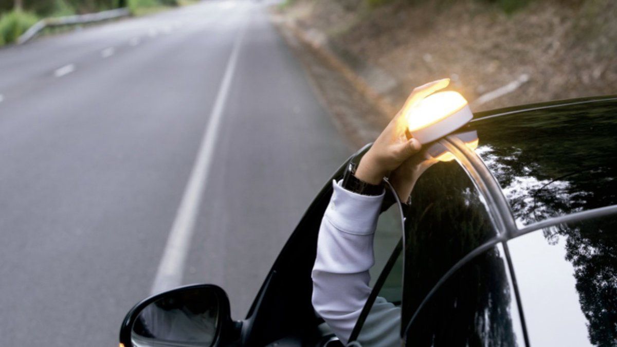 Alerta de los bomberos sobre las balizas V16: «Prometen visibilidad, pero no son suficientes»