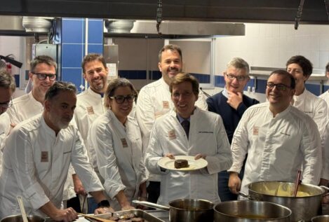 Almeida se une a los fogones solidarios en apoyo a mujeres en riesgo de exclusión social