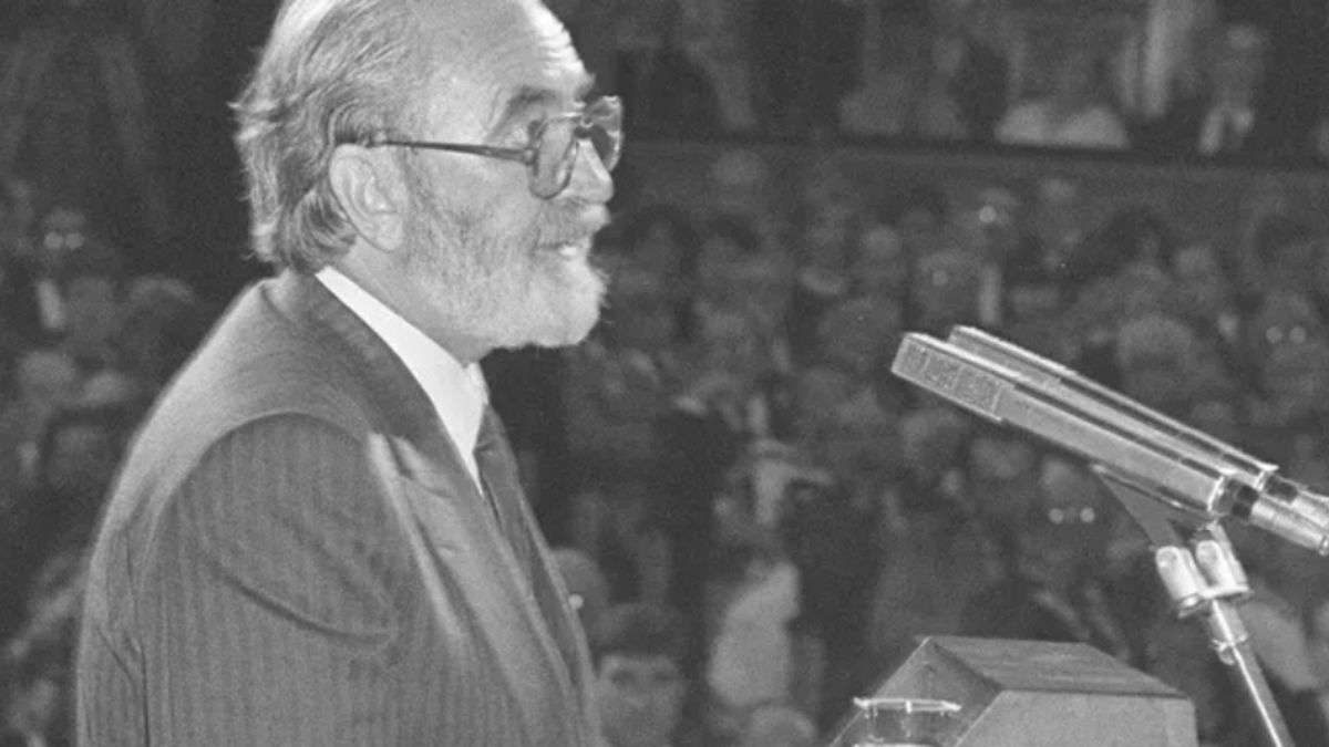 Ángel González en la RAE