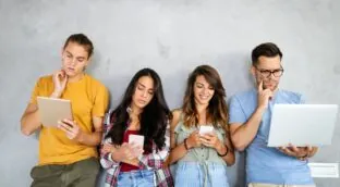 Las ayudas para jóvenes 2026: todo lo que puedes solicitar desde el 1 de enero en España