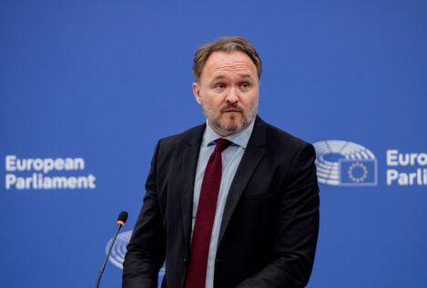 Bruselas celebra el «nunca más» que supone el acuerdo de romper con el gas ruso para 2027