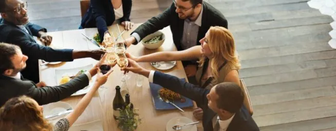 El examen silencioso de diciembre: por qué las cenas de Navidad revelan más de lo que crees