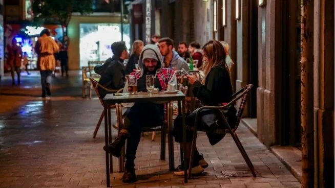 Las comidas y cenas en restaurantes de grupo y de empresa se disparan un 47% en Navidad