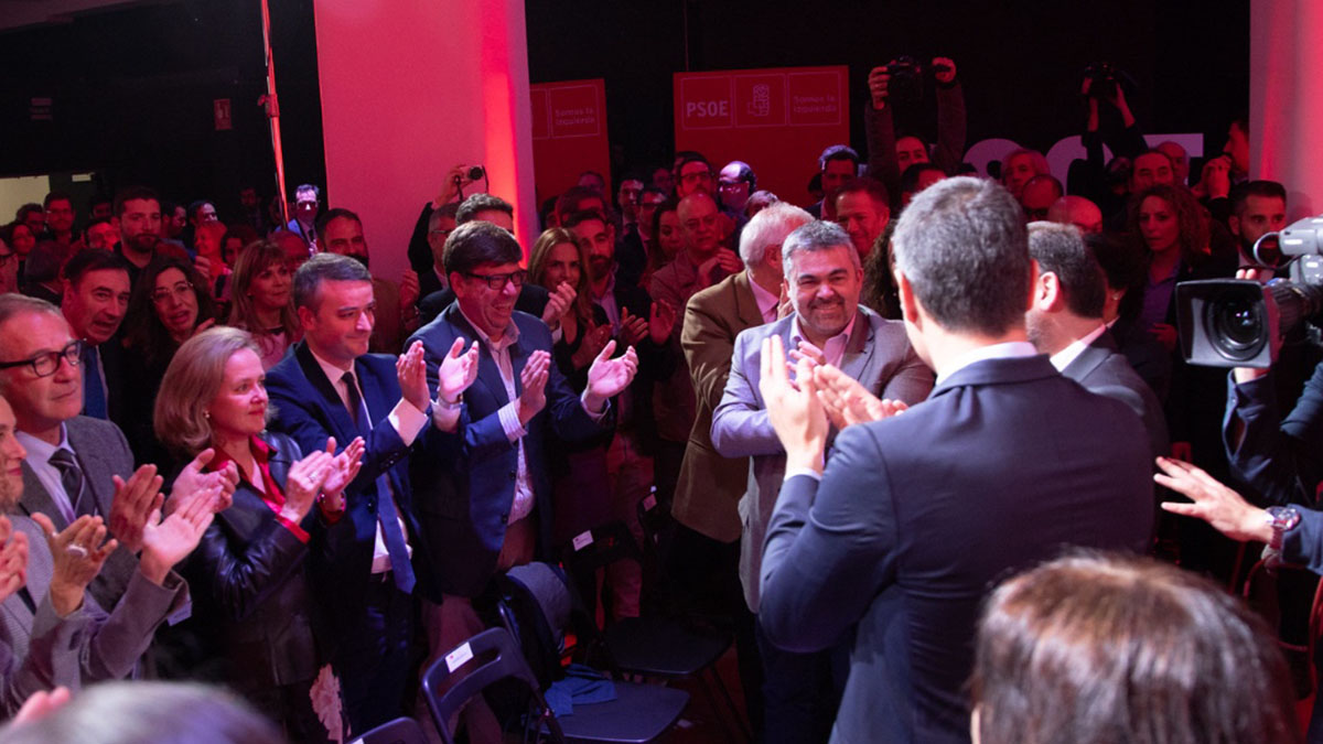 Sánchez ordena una «resolución terrible» sobre Salazar en una semana mientras busca al ‘topo’