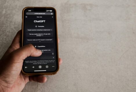 Los chatbots de IA pueden influir en tu voto: da igual el modelo que uses